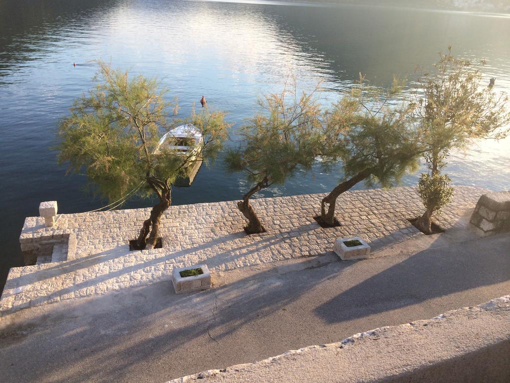 Apartment Waterline Perast Exterior foto